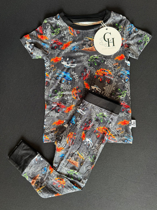 Monster Trucks 2PC Set